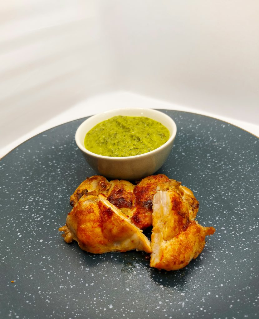 Salátakrém grillezett csirkecombbal